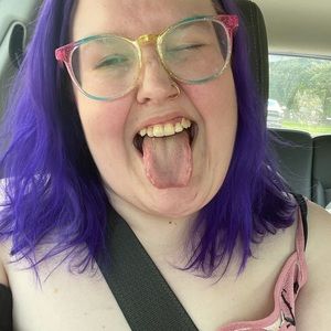 Meet your Posher, Cassandra